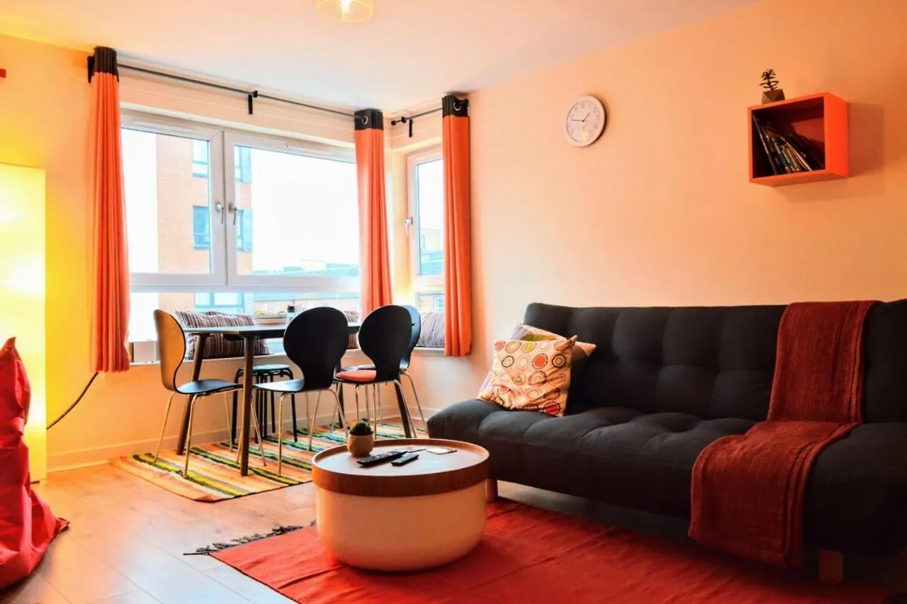 Quirky And Modern Apartment Near The Shore Edinburgh
