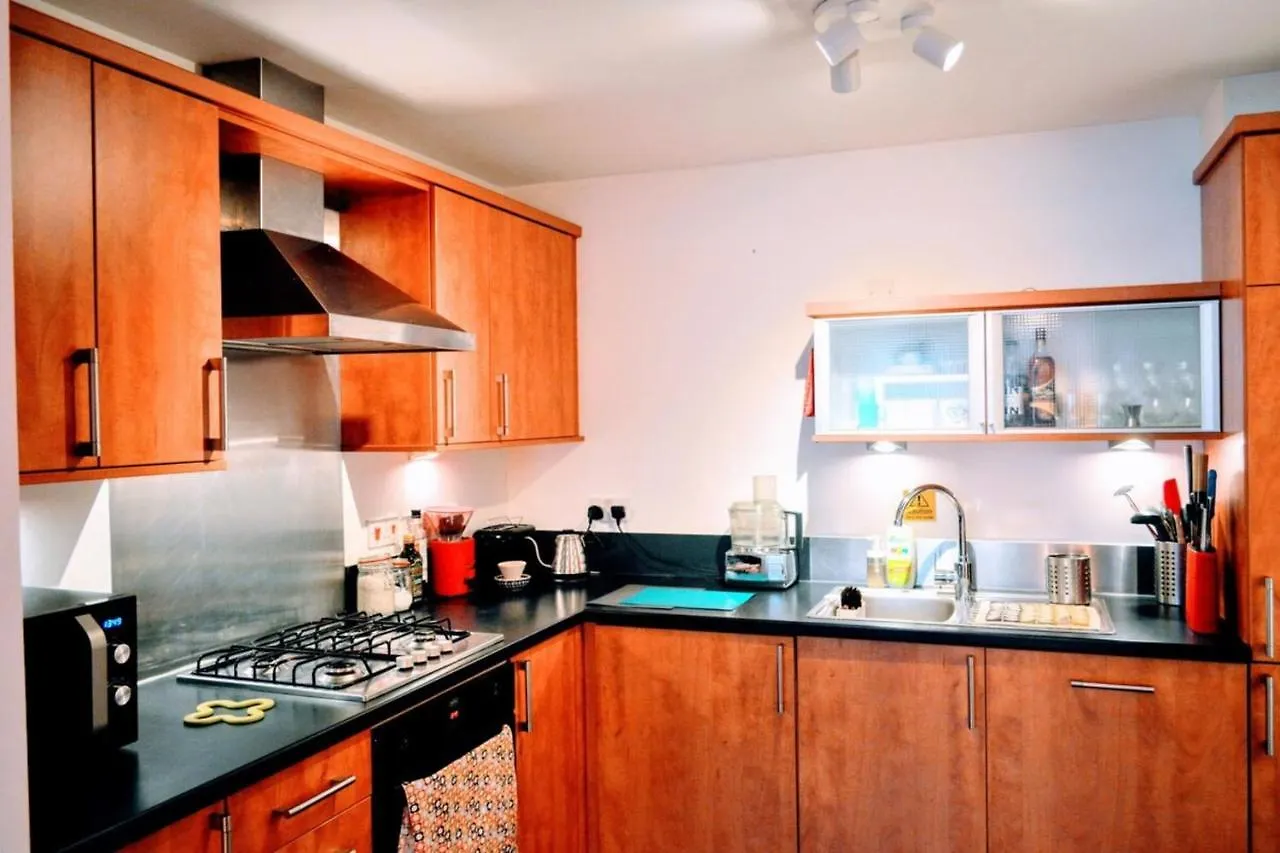 Quirky And Modern Apartment Near The Shore Edinburgh