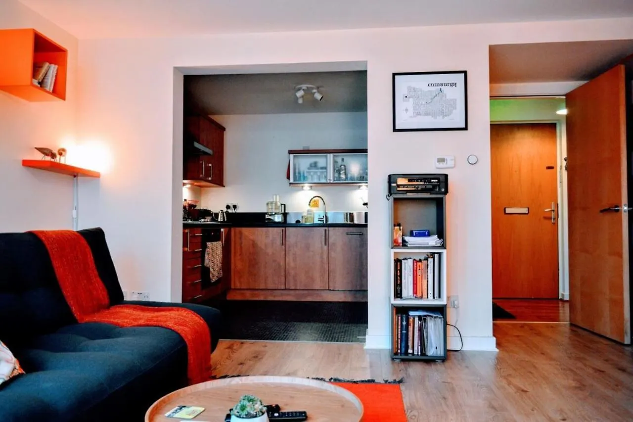 Quirky And Modern Apartment Near The Shore Edinburgh