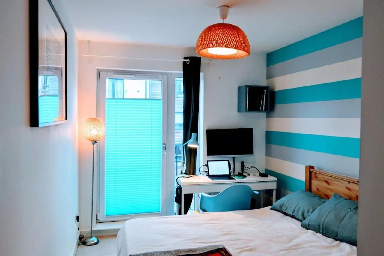 Quirky And Modern Apartment Near The Shore Edinburgh