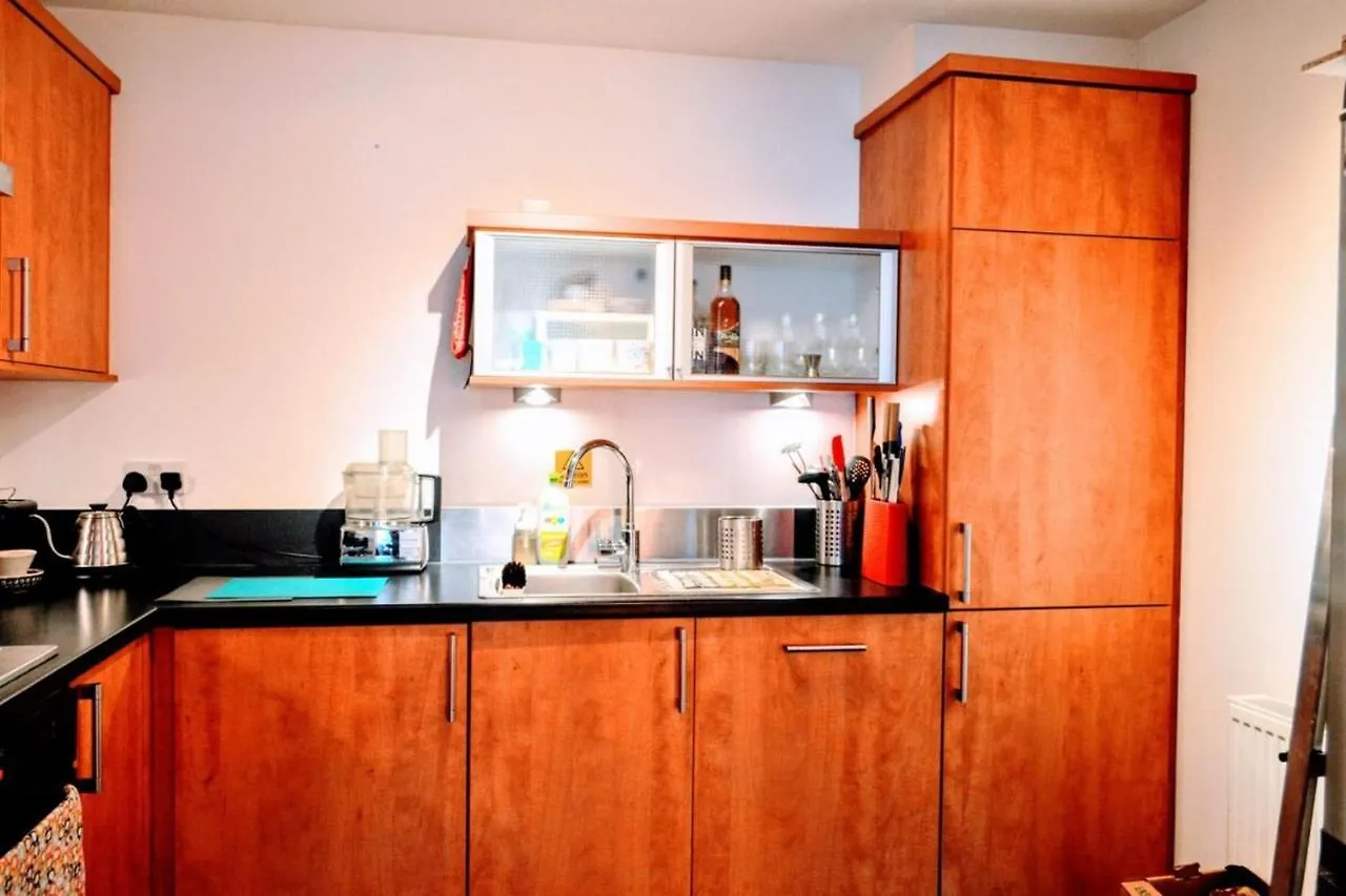 Quirky And Modern Apartment Near The Shore Edinburgh
