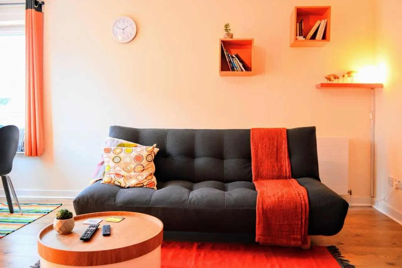 Quirky And Modern Apartment Near The Shore Edinburgh